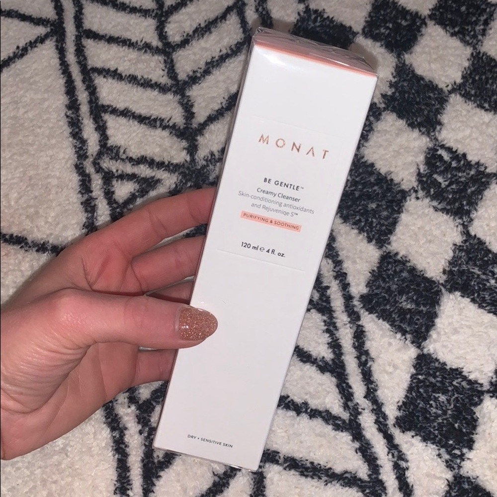 Monat Be Gentle Creamy Cleanser